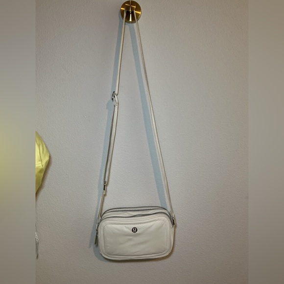 Lululemon White Crossbody Bag - Picture 4 of 6